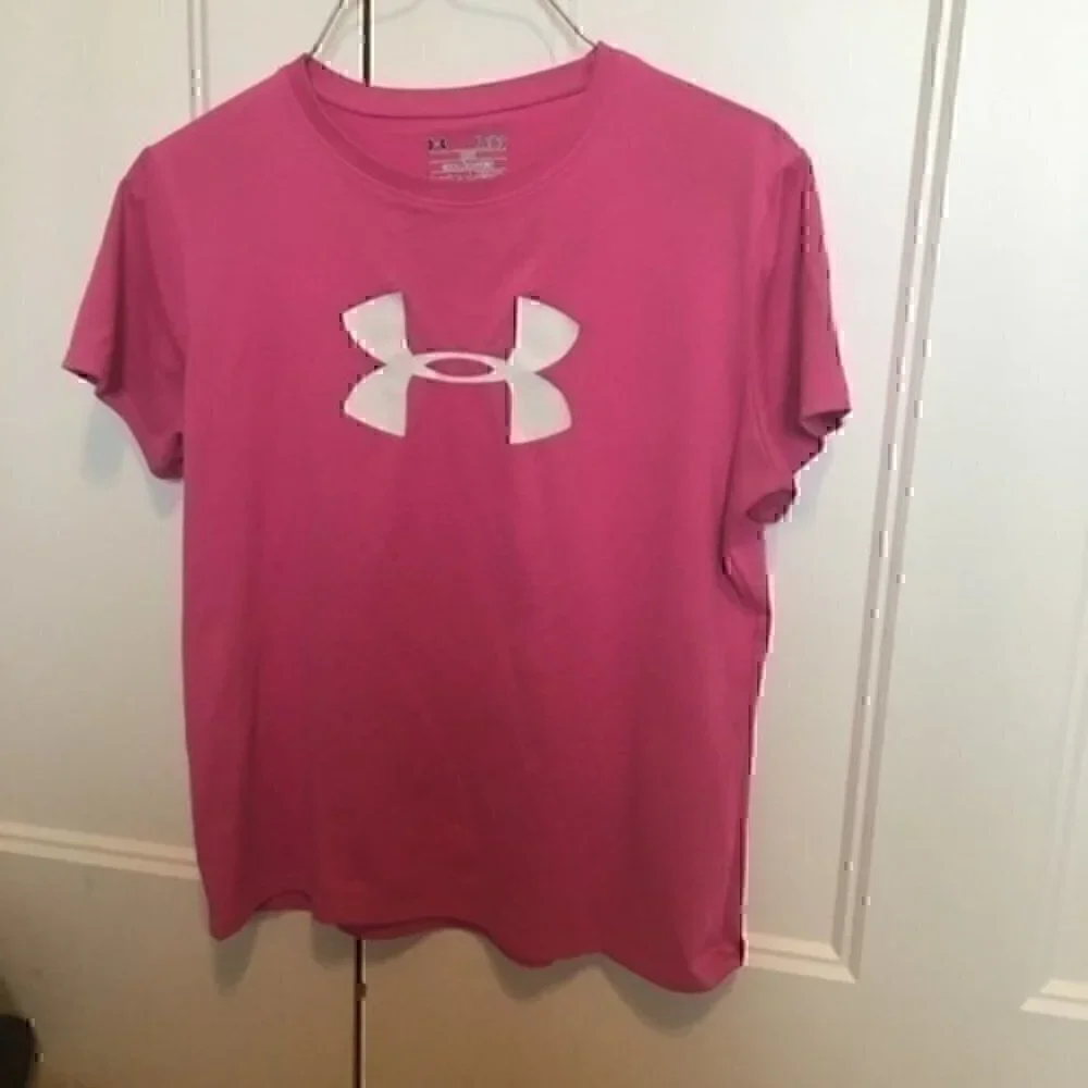 Under Armour Girls size large  T-shirt